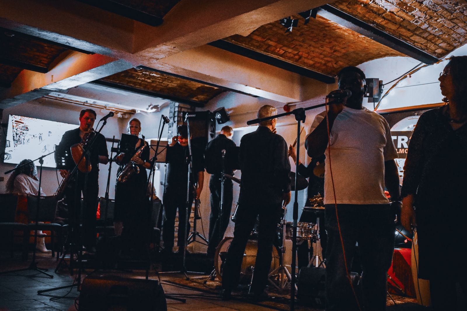 The full band playing at Tr3an in Malmö